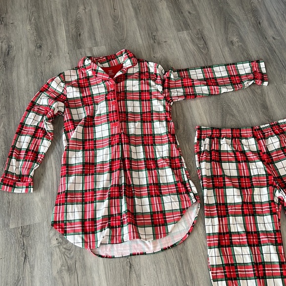 Carters mom & dad matching PJs - PJ shirt for mom- medium / pants for dad XL - Picture 6 of 11